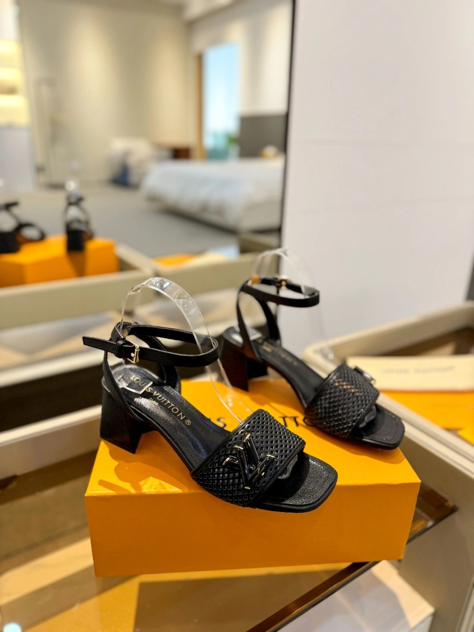 COCO-- 8V 1AD0EV goatskin Calfskin Heel height：5.5CM item:D-X000I0318